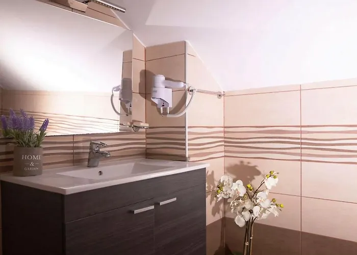 Royal With Sea View 빌라 네아 모우다니아